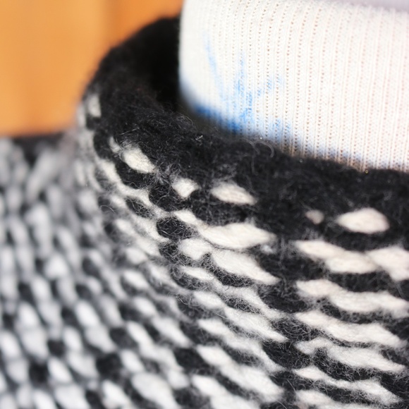 Vintage Neiman Marcus 100% Cashmere Knit Black/White Sweater - Picture 7 of 16